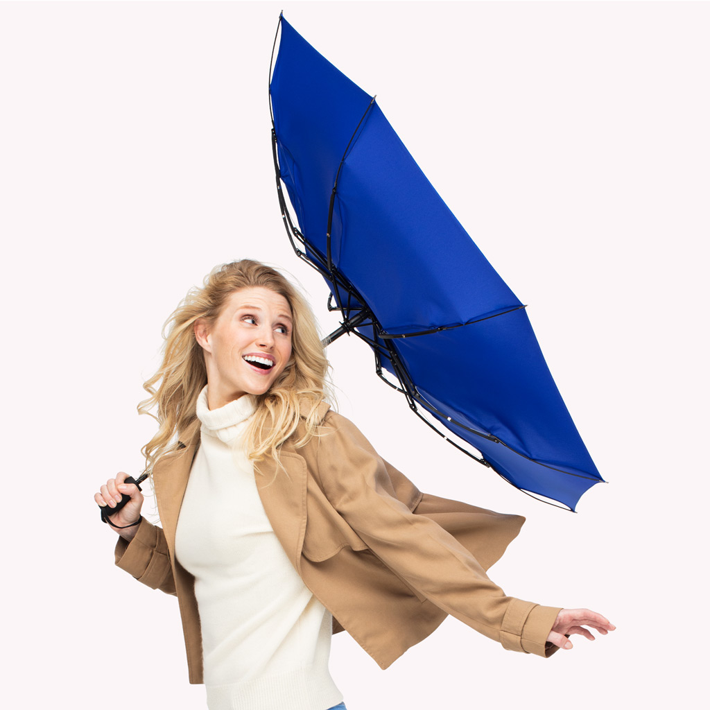 Windproof System FARE Frau mit Schirm