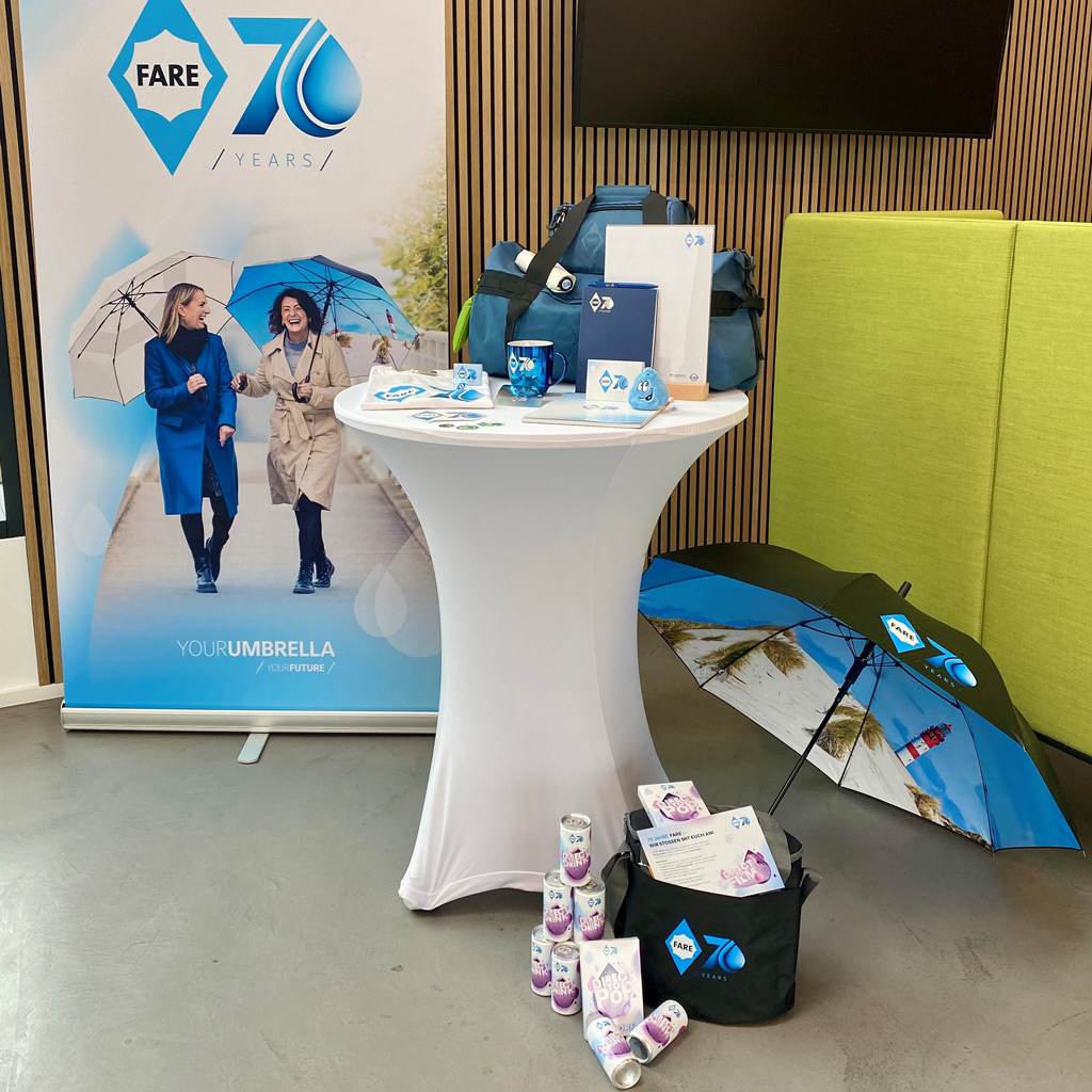 FARE Foyer mit Merchandise Artikeln zum Jubiäum