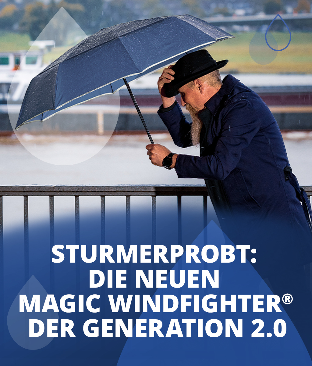 Mann mit Hut und Regenschirm im Sturm