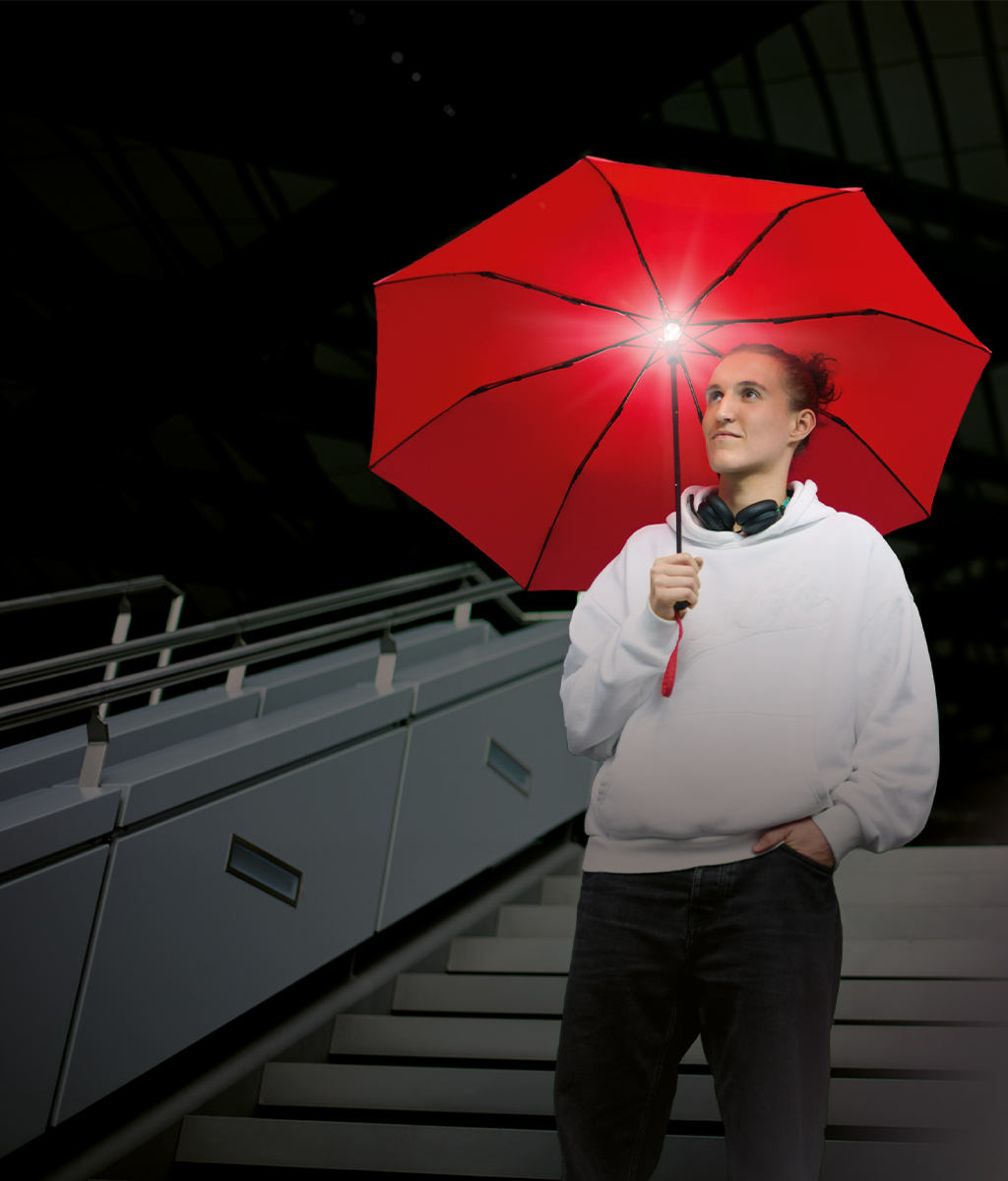 Dunkle Jahreszeit Regenschirme mit LED Licht
