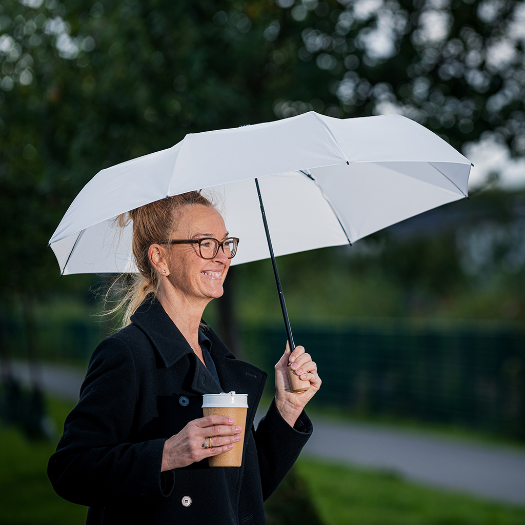 ÖkoBrella Set To Go Image Frau Anwendung