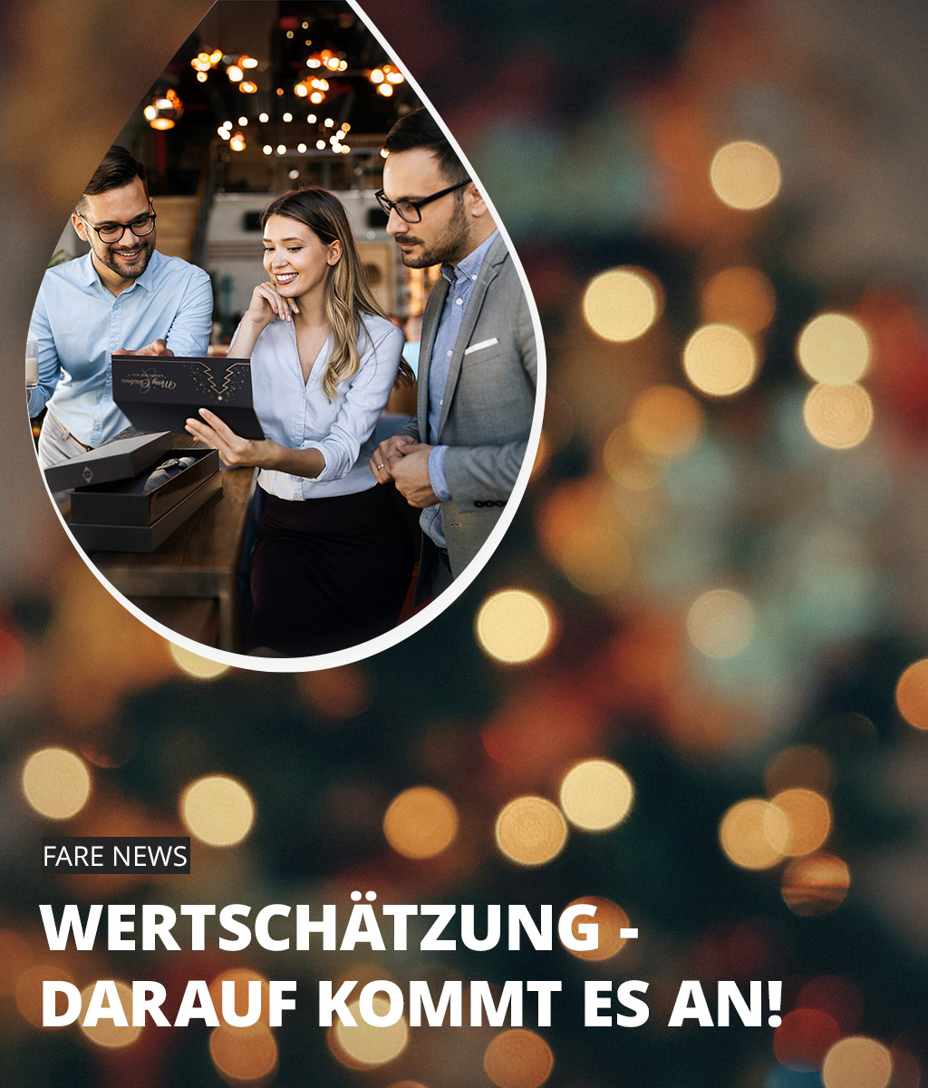 Geschenkübergabe 3 Personen