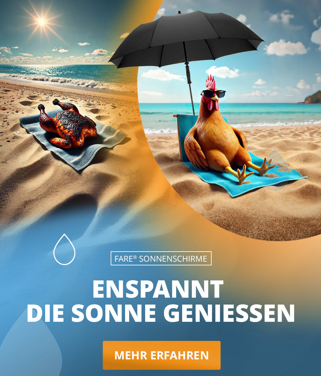 Banner mit dem Strandschirm Travelmate Camper in Schwarz: Ein verbranntes Hähnchen liegt auf einem Handtuch am Strand mit der Aufschrift „letzter Urlaub“. Auf der anderen Seite sitzt ein gesundes Hähnchen mit Sonnenbrille unter einem Sonnenschirm am Strand mit der Aufschrift „nächster Urlaub“.