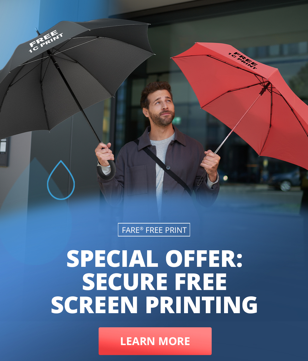Banner for a free printing promotion on selected umbrellas: A young man with a red and black umbrella in his hands smiles. Text: Promotion: Secure free screen printing – Find out more