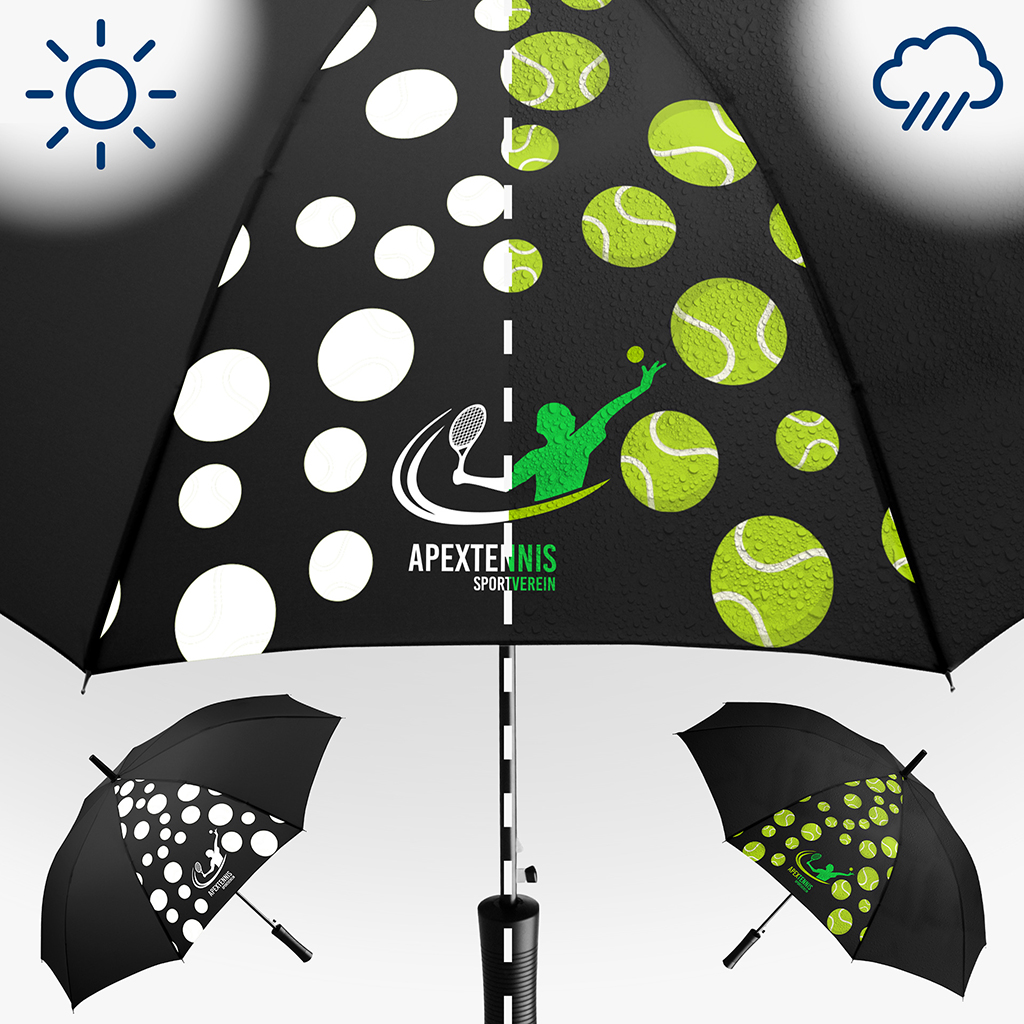 Vergleich eines schwarzen Stockschirms mit Colourmagic-Effekt: Links ist der trockene Bezug mit weißen Kreisen zu sehen, rechts erscheinen bei Nässe grüne Tennisbälle. In der Mitte ist das Logo „APEXTENNIS SPORTVEREIN“ platziert, unten sind beide Schirmvarianten in Seitenansicht dargestellt.